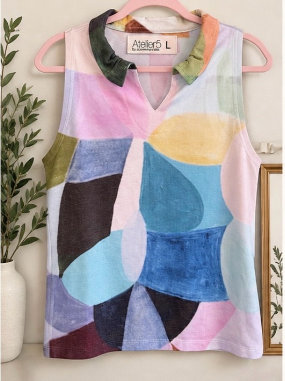 Atelier5 Abstract Art Sleeveless Collared Top – Size L